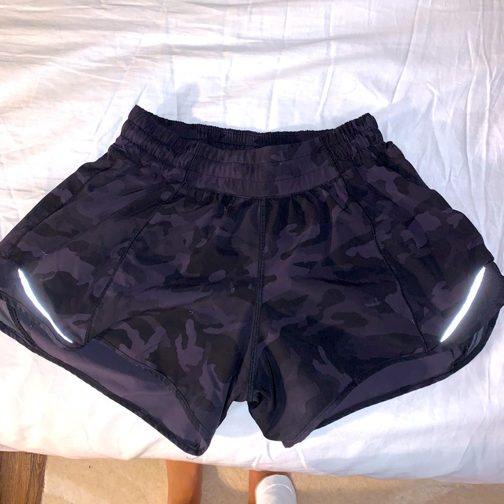 lulu lemon black camo size 6 shorts